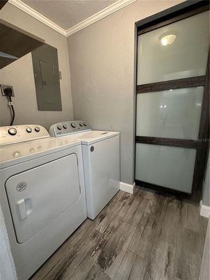 Interior, Washer, Wood Texture Flooring