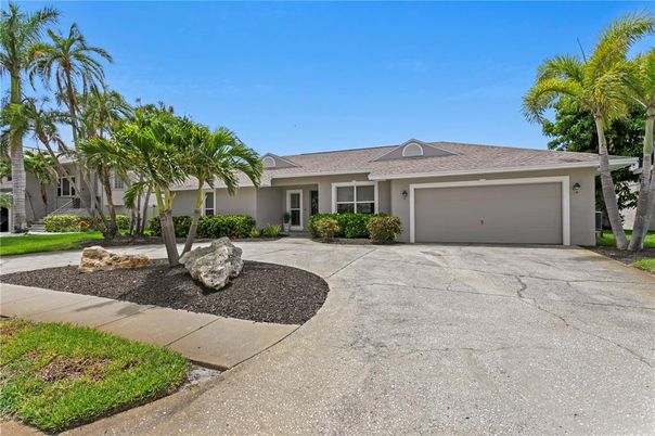 Attached, Exterior, Facade, Ranch