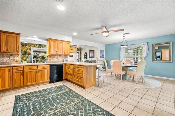Dining room, Interior, Kitchen, Pendant Lights, Recessed Lighting