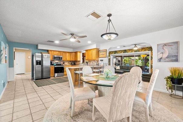 Dining room, Interior, Kitchen, Pendant Lights, Recessed Lighting, Stainless Steel Appliances