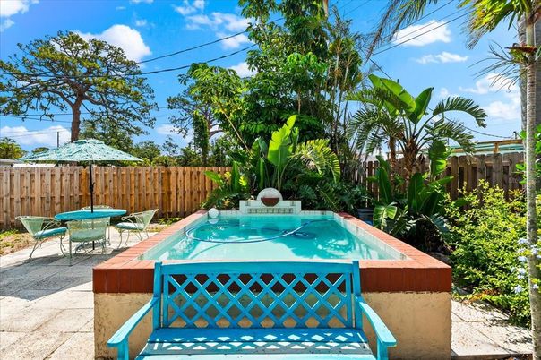 Exterior, Pool