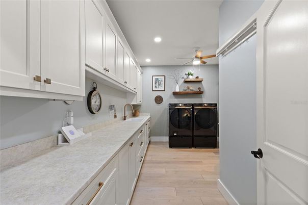 Interior, Recessed Lighting, Washer, Wood Texture Flooring