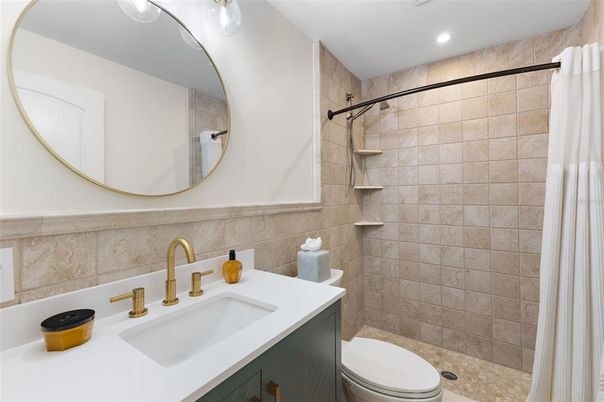 Bathroom, Interior, Recessed Lighting
