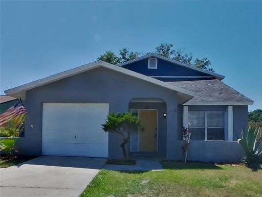 Attached, Exterior, Facade, American Craftsman