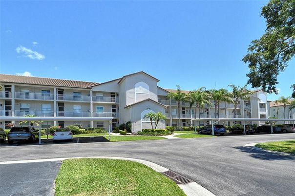 Exterior, Facade, Condo Building