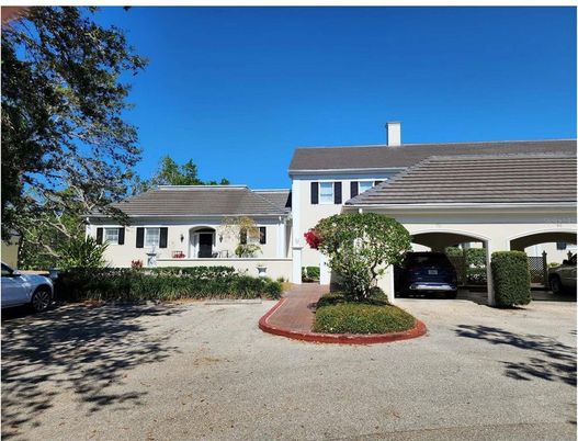 Exterior, Facade, Ranch