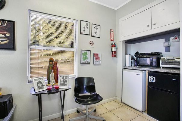 Home Office, Interior