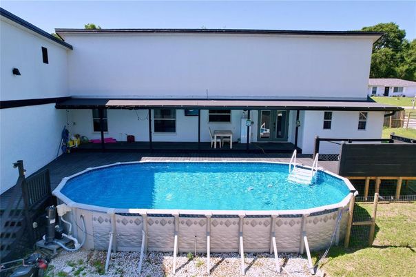 Exterior, Pool