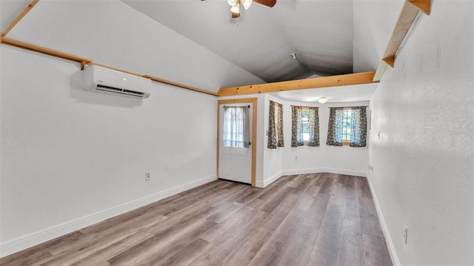 Empty room, Interior, Wooden Beams, Wood Texture Flooring