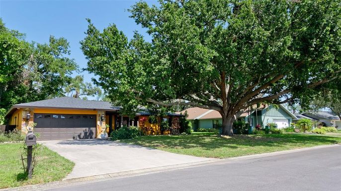 Attached, Exterior, Facade, Ranch
