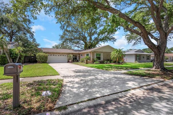 Attached, Exterior, Facade, Ranch