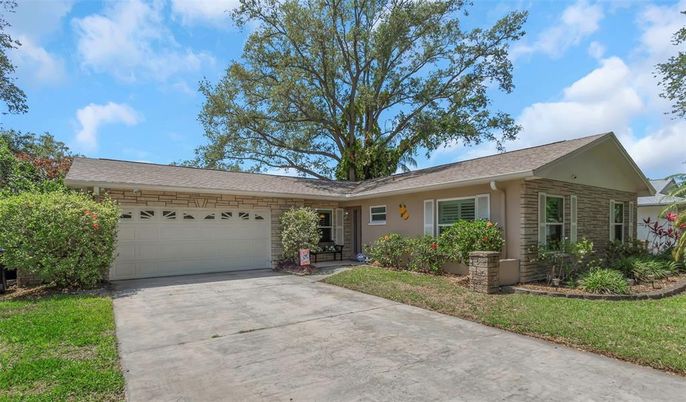 Attached, Exterior, Facade, Ranch