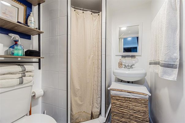 Bathroom, Interior, Recessed Lighting