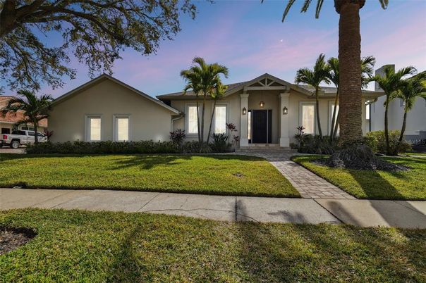 Backyard, Exterior, Facade, Ranch