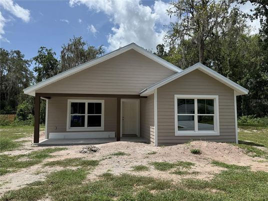 Exterior, Facade, Ranch