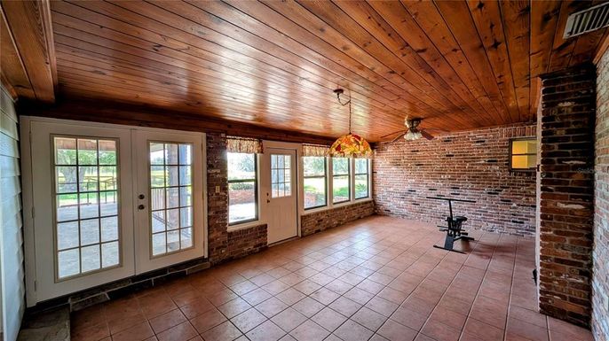 Empty room, Interior, Stone Walls, Wooden Ceilings