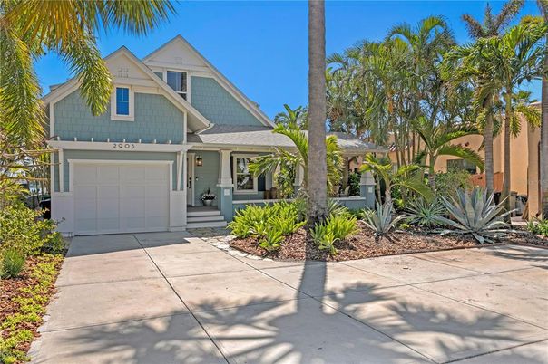Attached, Exterior, Facade, American Craftsman