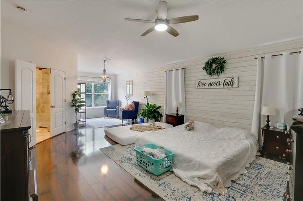 Bedroom, Interior, Living room, Pendant Lights, Wood Texture Flooring