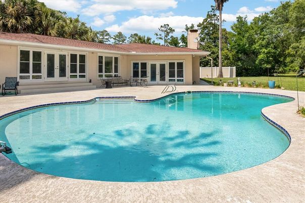 Exterior, Pool