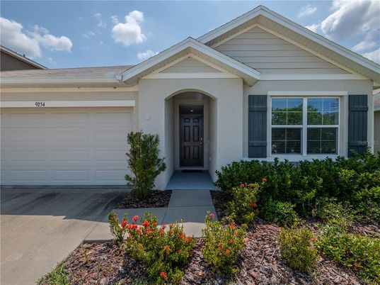 Attached, Exterior, Facade, American Craftsman