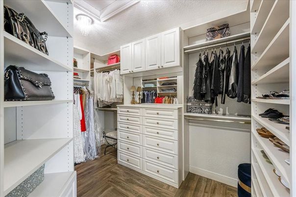 Interior, Walk-in Closets, Wood Texture Flooring