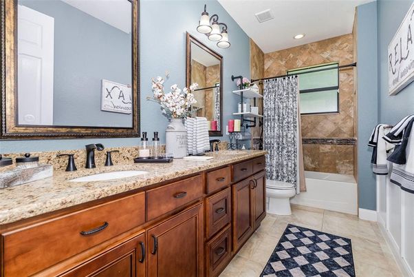 Bathroom, Dual Sink Vanities, Interior, Recessed Lighting
