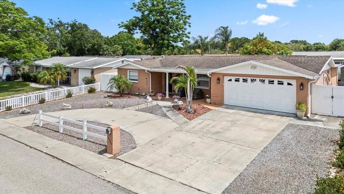 Attached, Exterior, Facade, Ranch