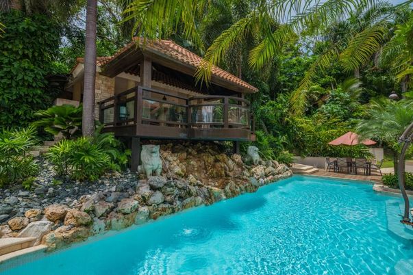 Exterior, Pool