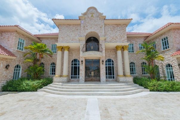 Exterior, Facade, Mediterranean