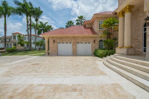 Attached, Exterior, Facade, Mediterranean