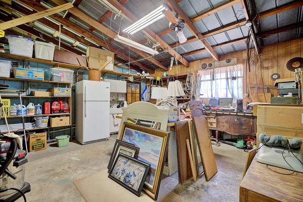 Interior, Washer, Wooden Beams