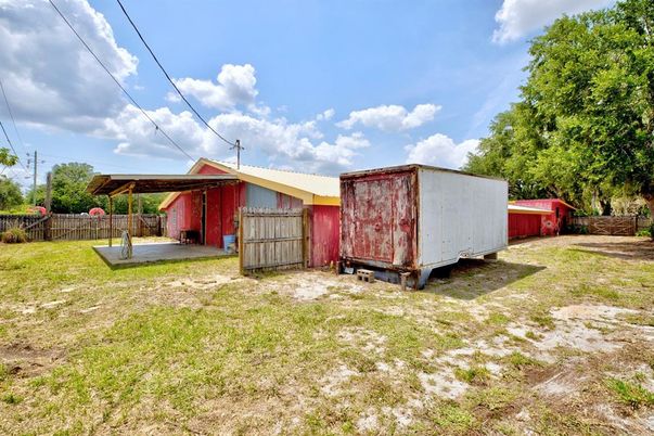 Backyard, Exterior