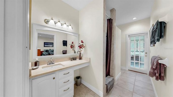Bathroom, Interior, Recessed Lighting