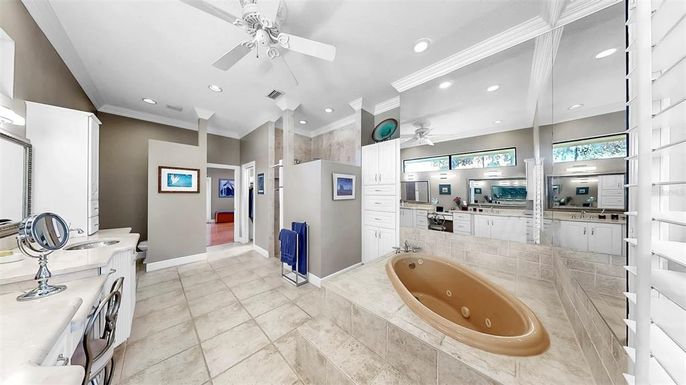 Bathroom, Interior, Recessed Lighting