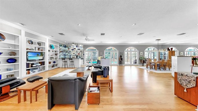 Dining room, Interior, Living room, Pendant Lights, Recessed Lighting, Wood Texture Flooring