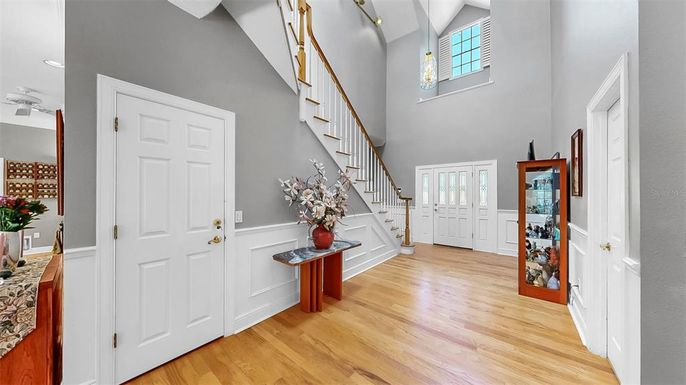 Interior, Recessed Lighting, Wood Texture Flooring