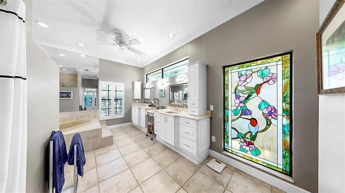 Bathroom, Dual Sink Vanities, Interior, Recessed Lighting