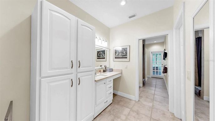 Bathroom, Interior, Recessed Lighting