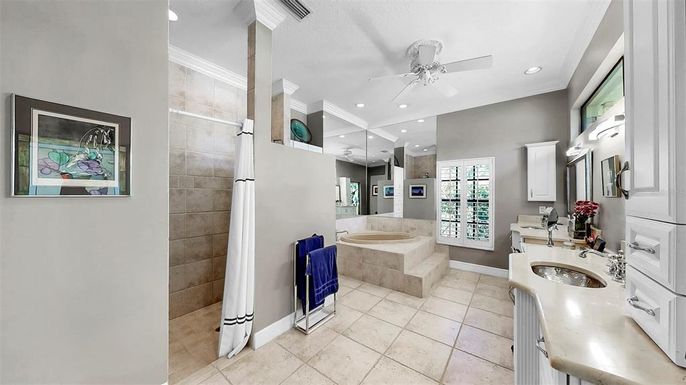 Bathroom, Interior, Recessed Lighting