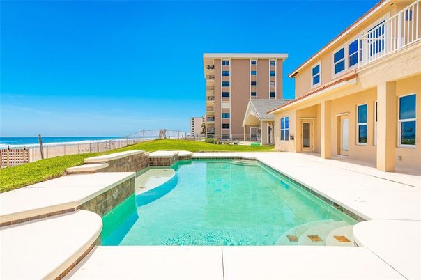 Exterior, Pool, Water