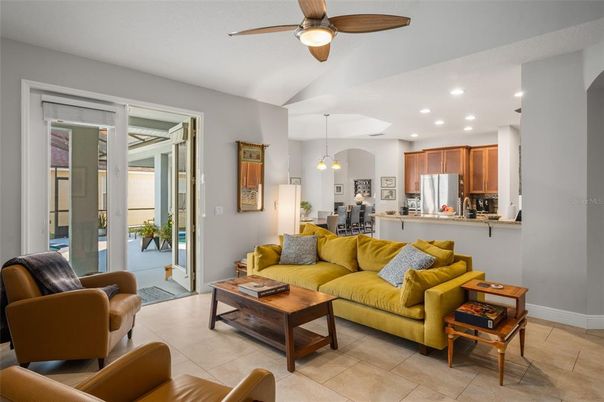 Interior, Kitchen, Living room, Pendant Lights, Recessed Lighting, Stainless Steel Appliances