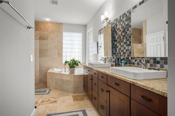 Bathroom, Dual Sink Vanities, Interior, Recessed Lighting