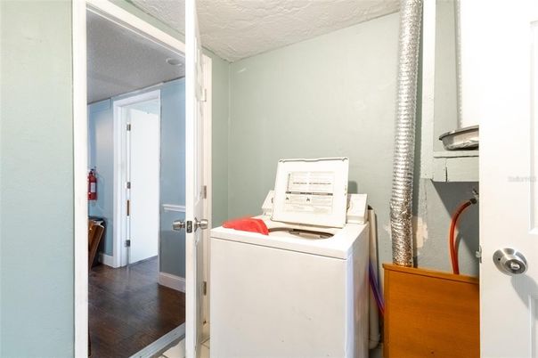 Interior, Utility Closets, Washer, Wood Texture Flooring