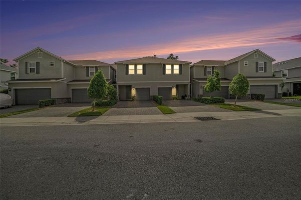 Attached, Exterior, Facade, Rowhouse