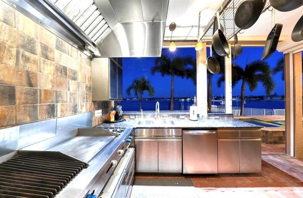Exterior, Stainless Steel Appliances