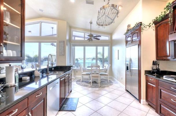 Dining room, Interior, Kitchen, Stainless Steel Appliances, Water