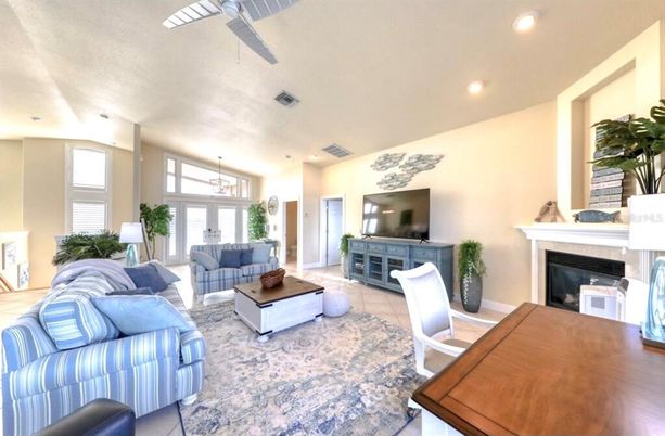 Fireplace, Interior, Living room, Pendant Lights, Recessed Lighting