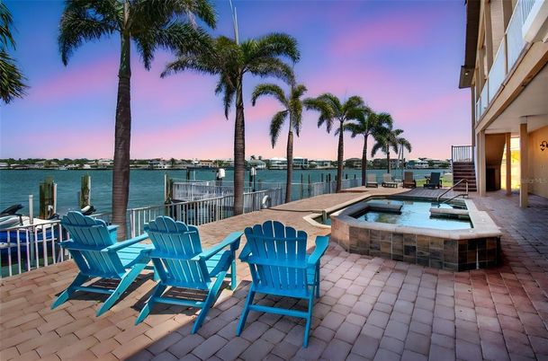 Exterior, Pool, Water