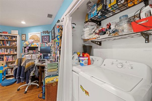 Interior, Recessed Lighting, Washer, Wood Texture Flooring