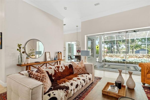 Dining room, Interior, Living room, Pendant Lights